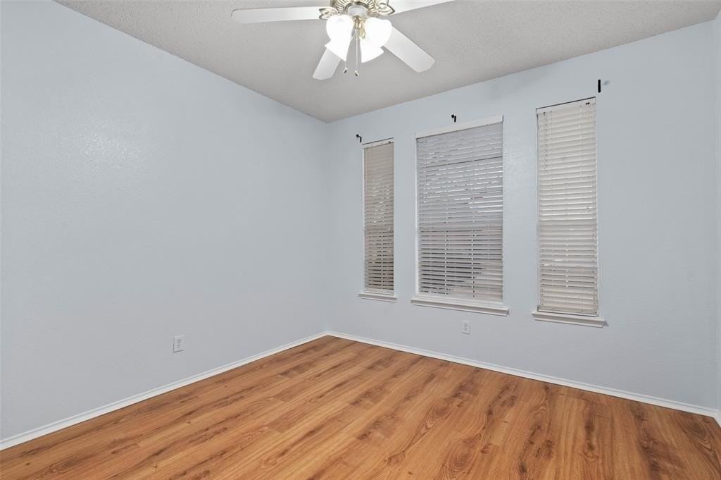 316 Leameadow Dr - Photo 4 of 39