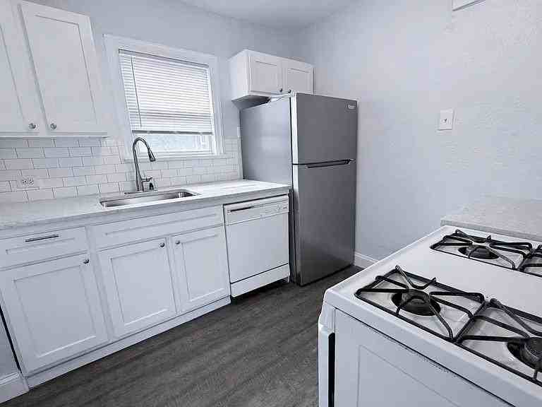 5930 Victor St #1 - Photo 7 of 25