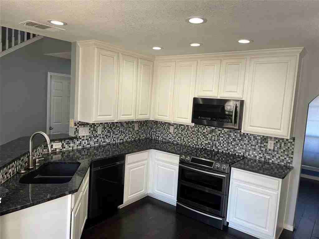 4421 Lodestone Ln - Photo 4 of 7