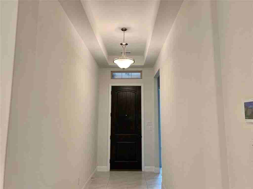 822 Susan St - Photo 5 of 20