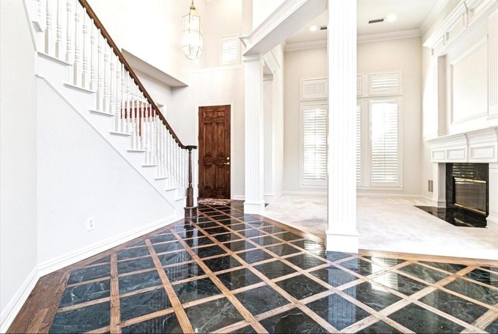 1410 Biltmore Ct - Photo 2 of 12