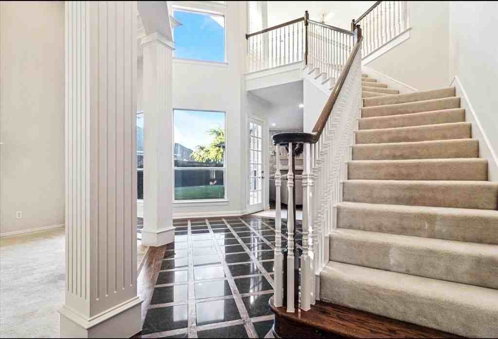 1410 Biltmore Ct - Photo 3 of 12