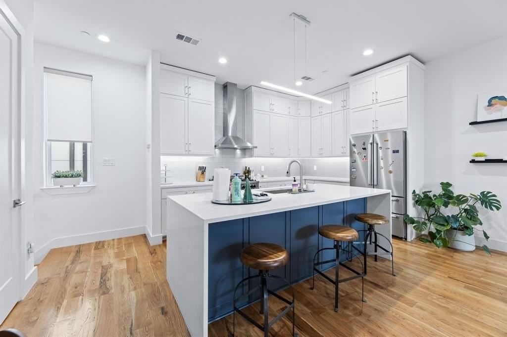 2311 N Carroll Ave #B - Photo 2 of 23