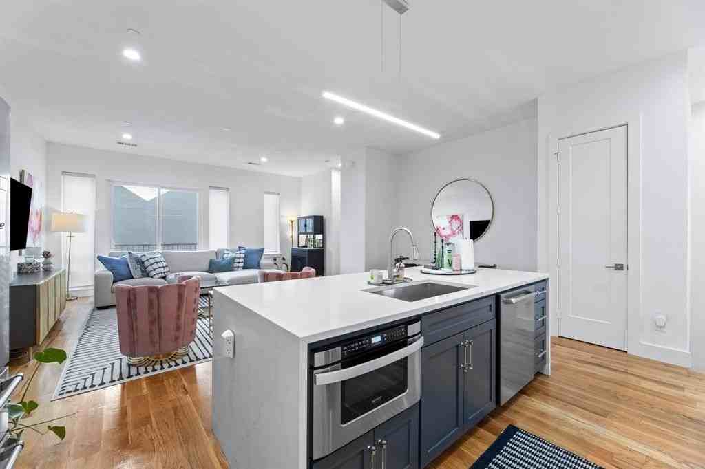 2311 N Carroll Ave #B - Photo 4 of 23