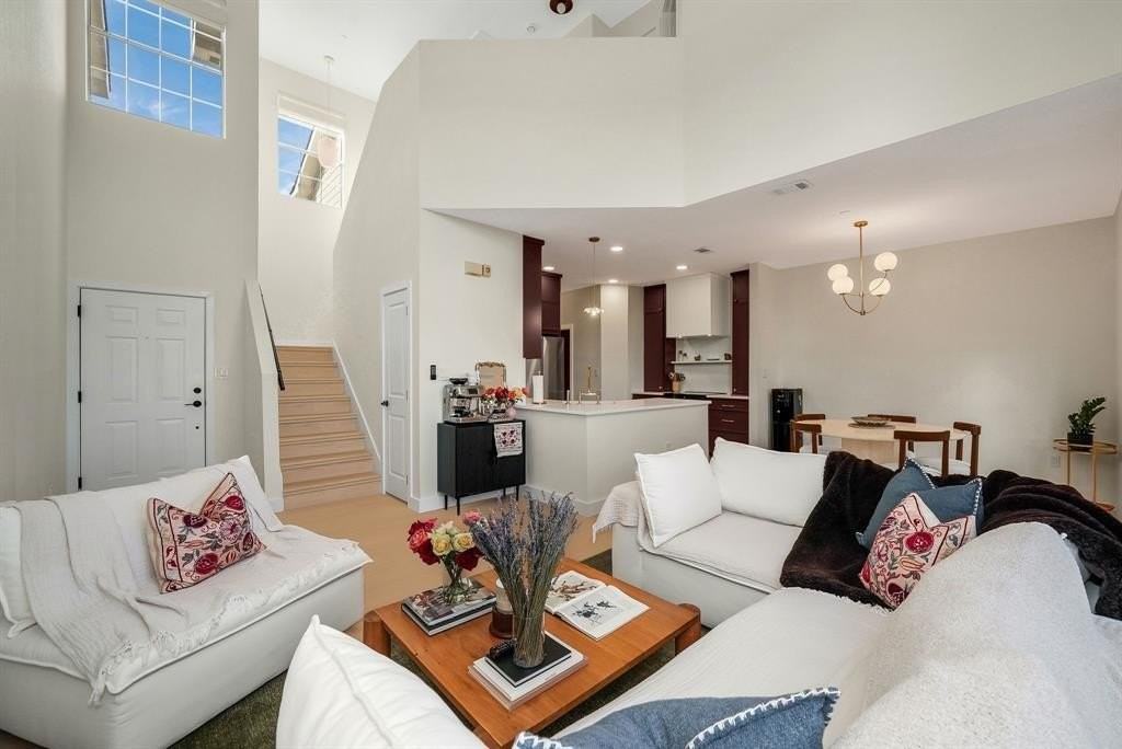 4561 Woodsboro Ln - Photo 2 of 27