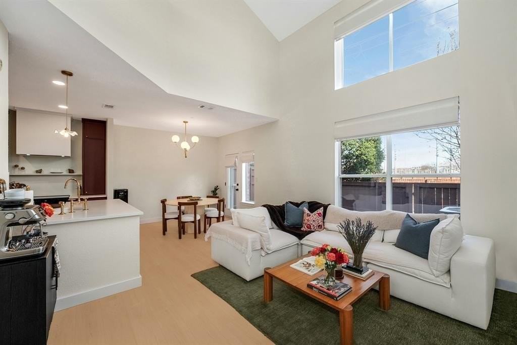 4561 Woodsboro Ln - Photo 5 of 27