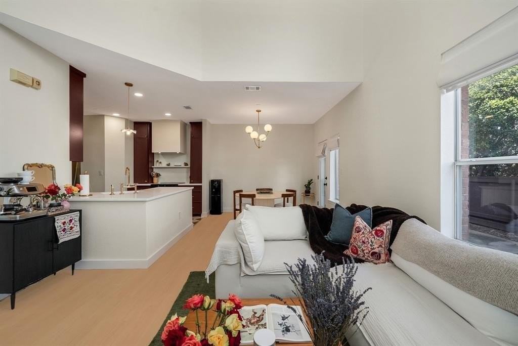 4561 Woodsboro Ln - Photo 7 of 27