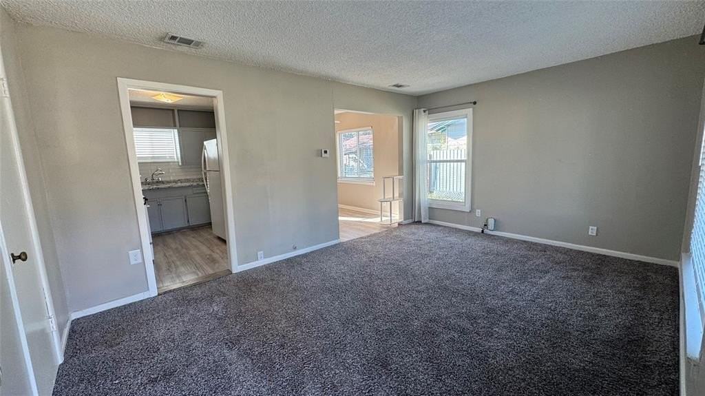 716 Gardiner St - Photo 6 of 28