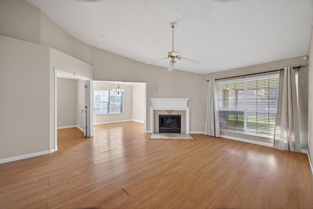 920 Danforth Pl - Photo 7 of 28