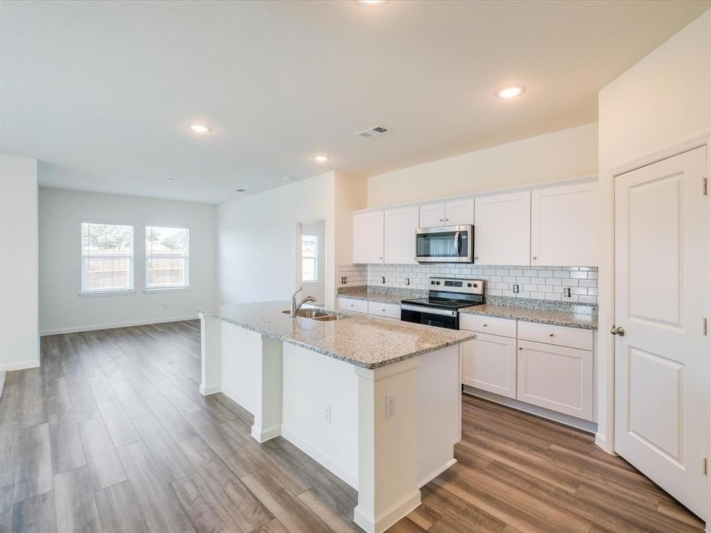 1553 Shadow Hawk Dr - Photo 4 of 19