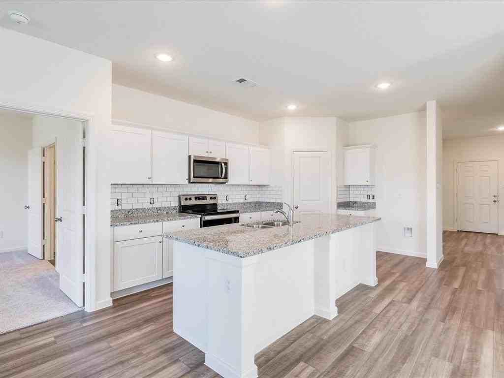 1553 Shadow Hawk Dr - Photo 5 of 19