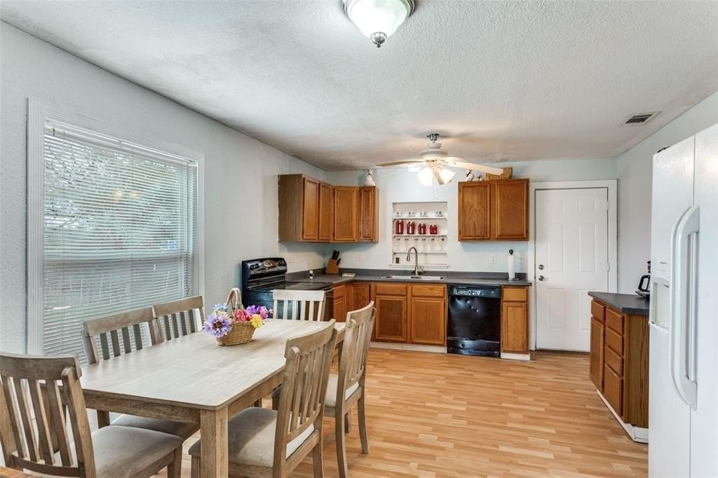 1584 Kelly Rd #A - Photo 6 of 18