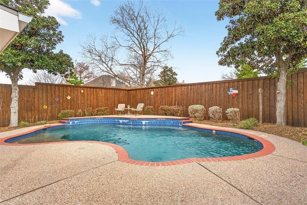 9818 Asheboro St - Photo 3 of 40