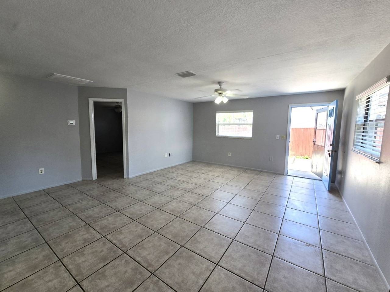 5424 Amy Ln - Photo 5 of 19