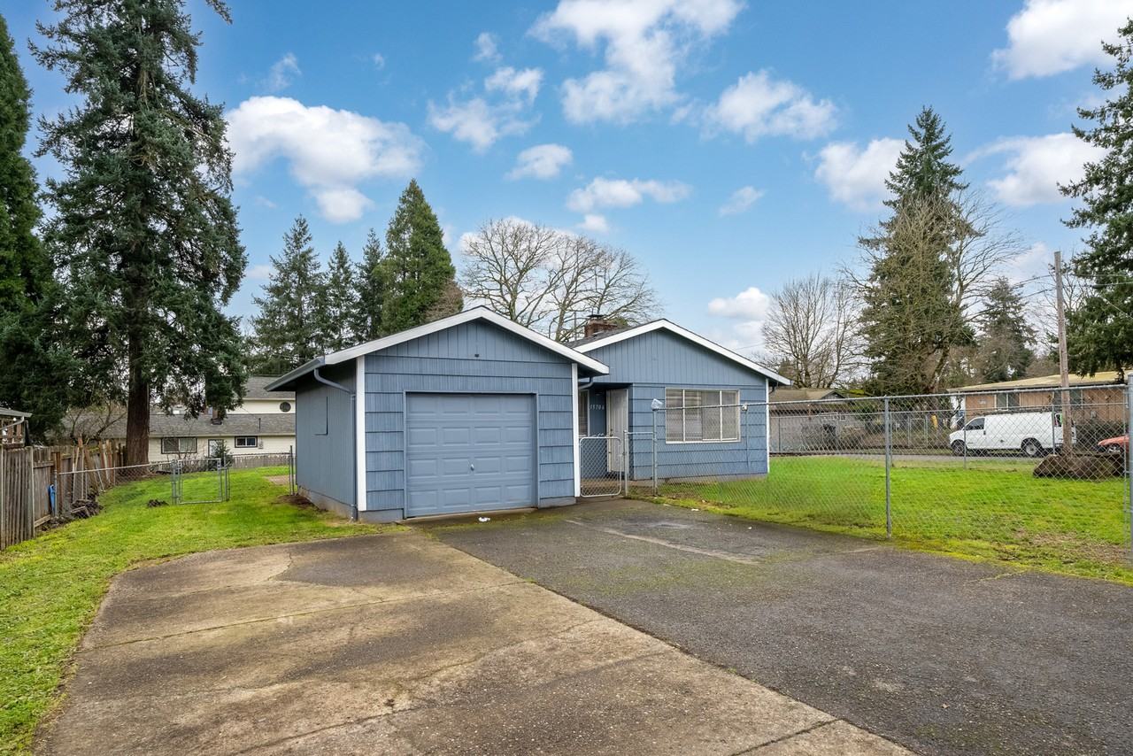 15706 E Burnside St - Photo 2 of 27