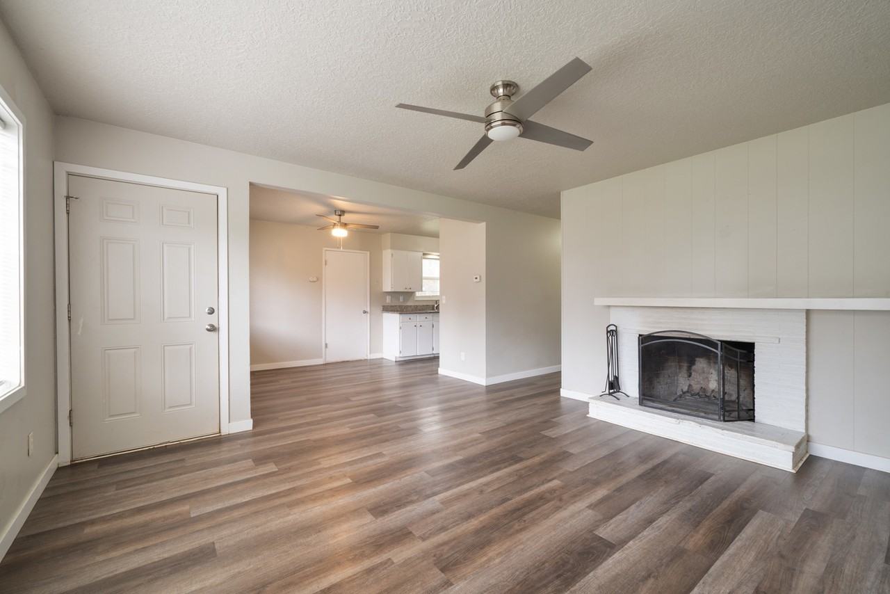 15706 E Burnside St - Photo 6 of 27