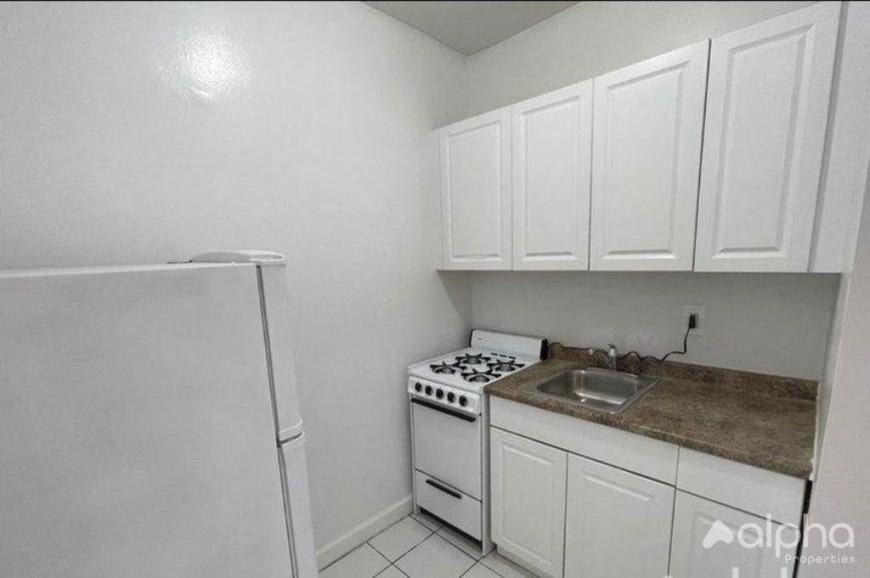 315 E 108th St - Photo 2 of 8