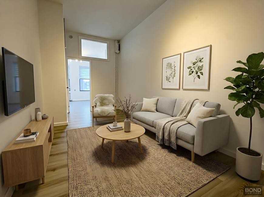 298 Nassau Ave - Photo 3 of 7