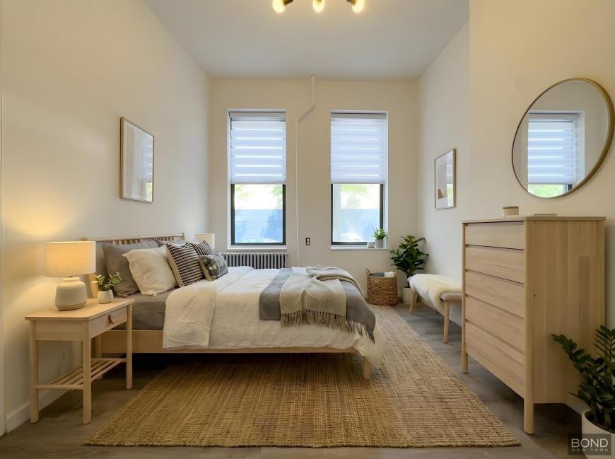 298 Nassau Ave - Photo 4 of 7