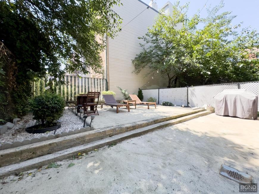 298 Nassau Ave - Photo 7 of 7