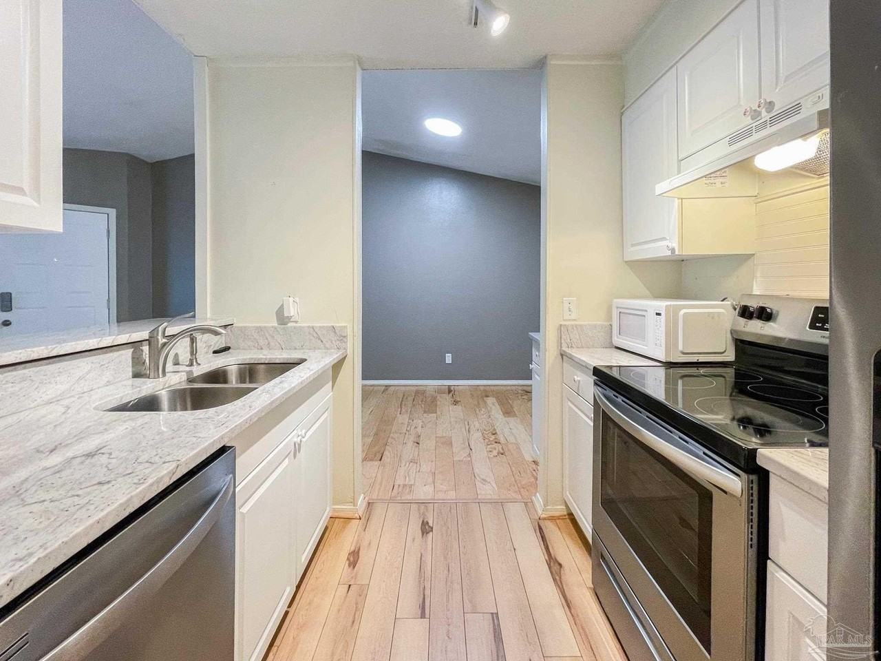 601 E Burgess Rd Apt E4 #E4 - Photo 3 of 16