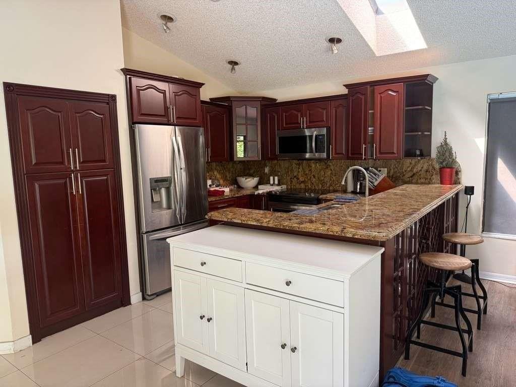 1818 Park Ave - Photo 6 of 19