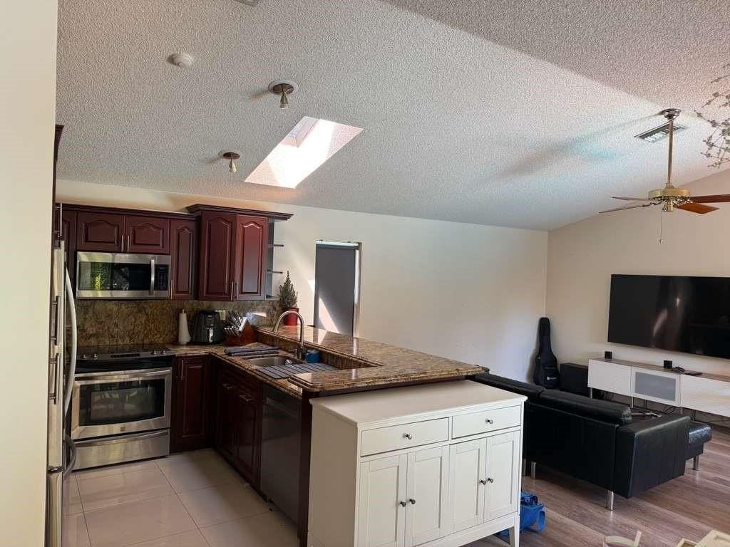 1818 Park Ave - Photo 7 of 19