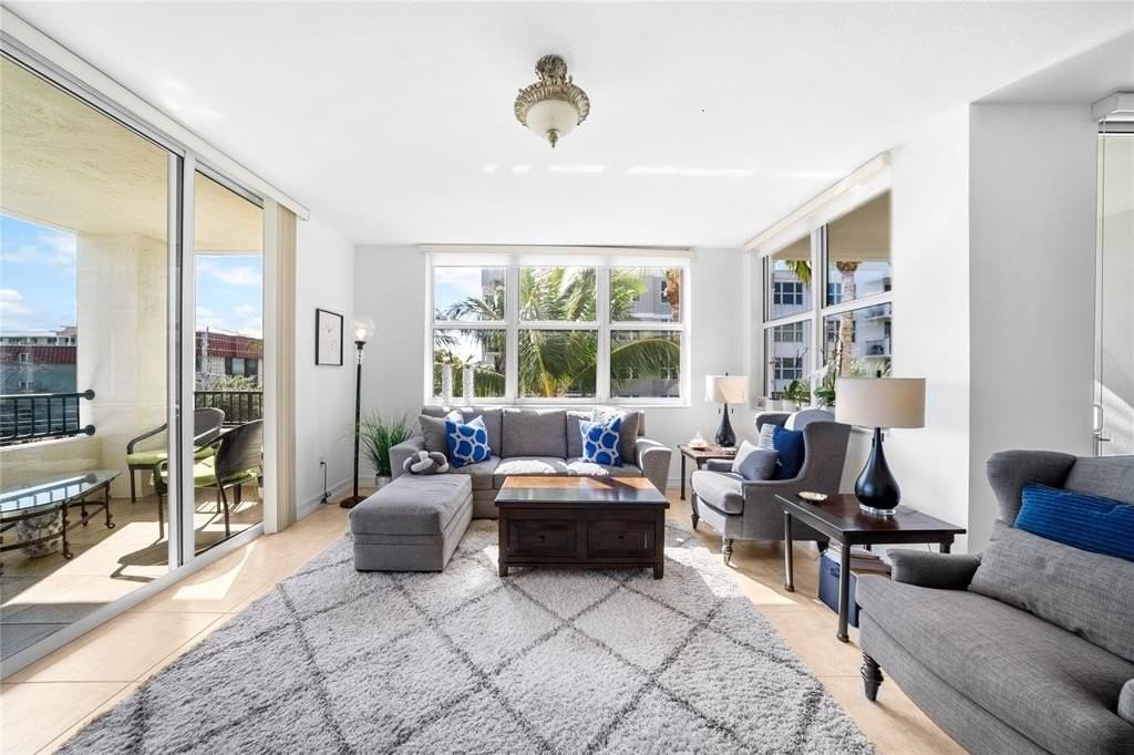 101 S Ocean Dr #405 - Photo 5 of 50