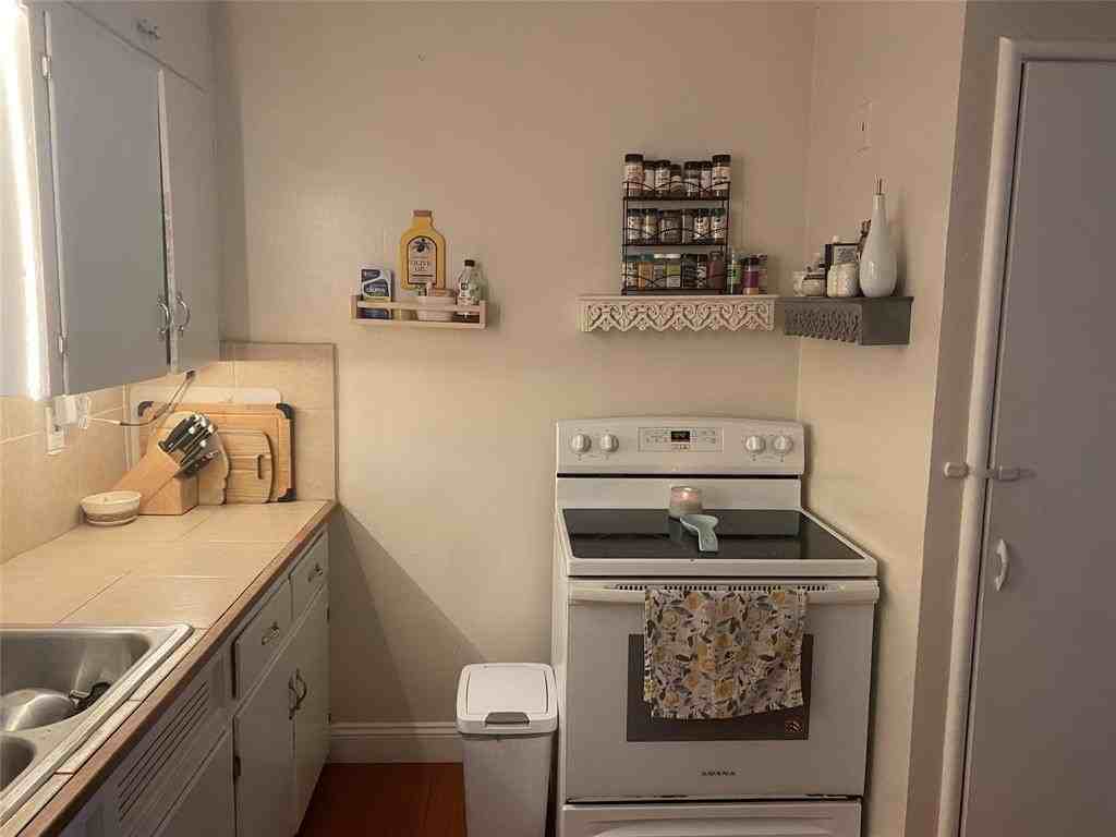 1830 Middle River Dr - Photo 6 of 9