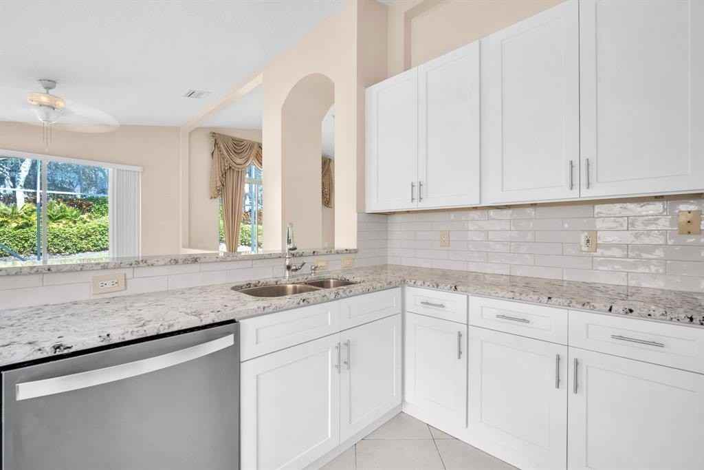 5065 Glenville Dr - Photo 3 of 18