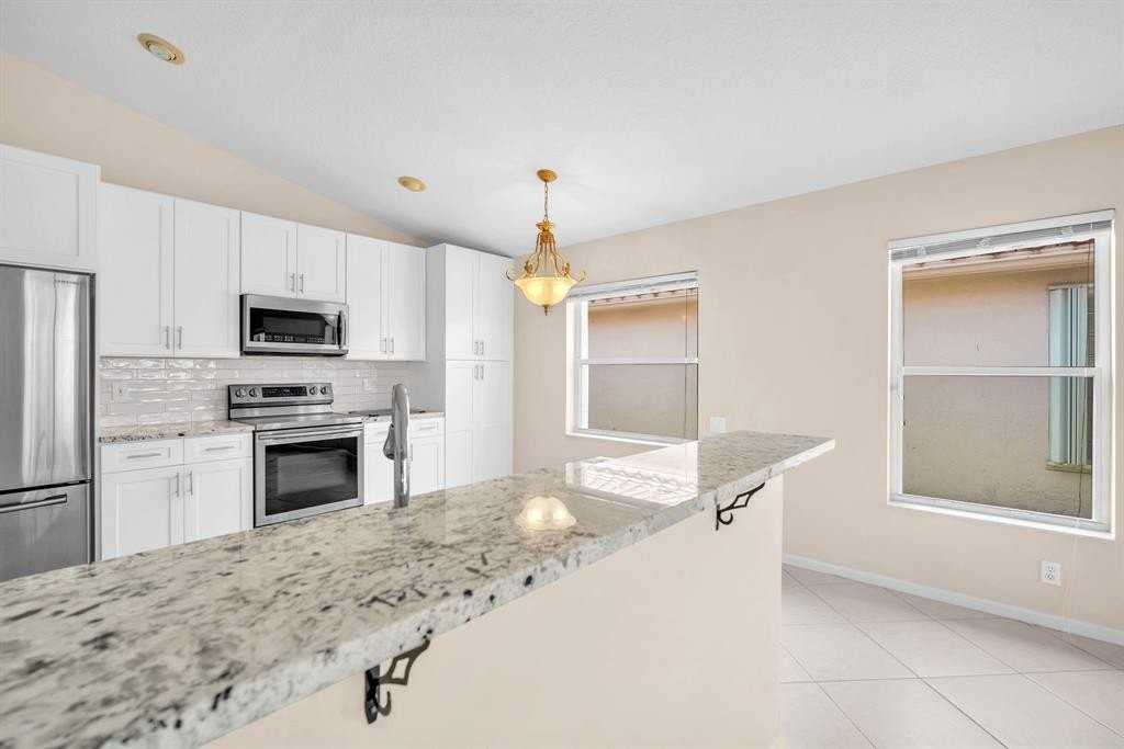 5065 Glenville Dr - Photo 5 of 18