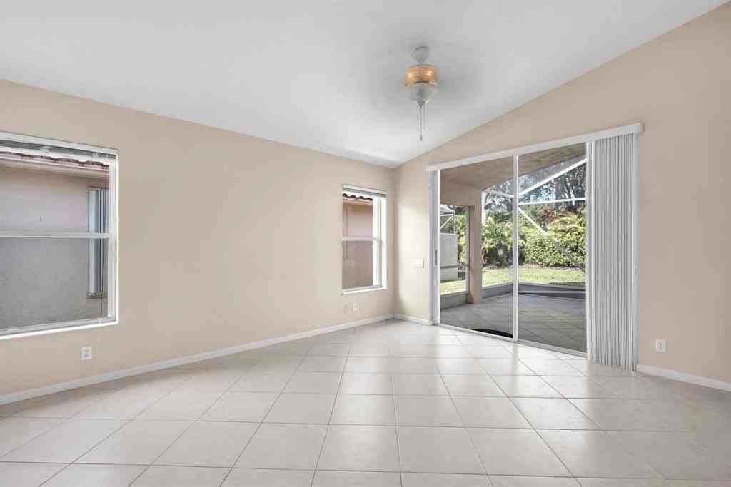 5065 Glenville Dr - Photo 7 of 18