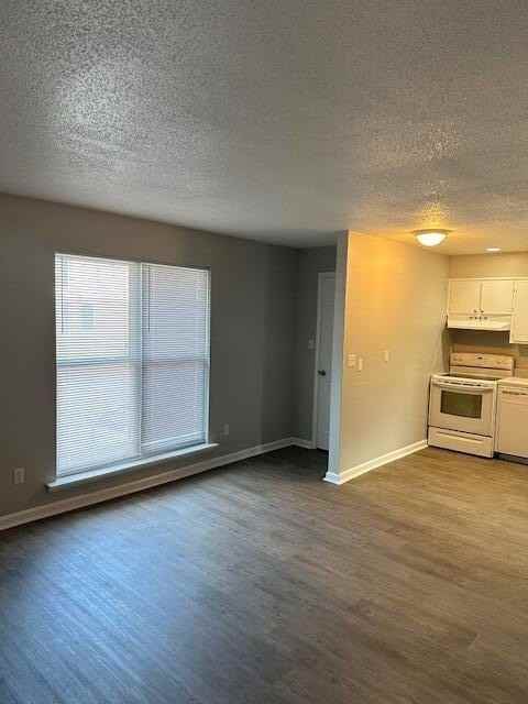 2075 Clingan Dr Nw - Photo 3 of 9