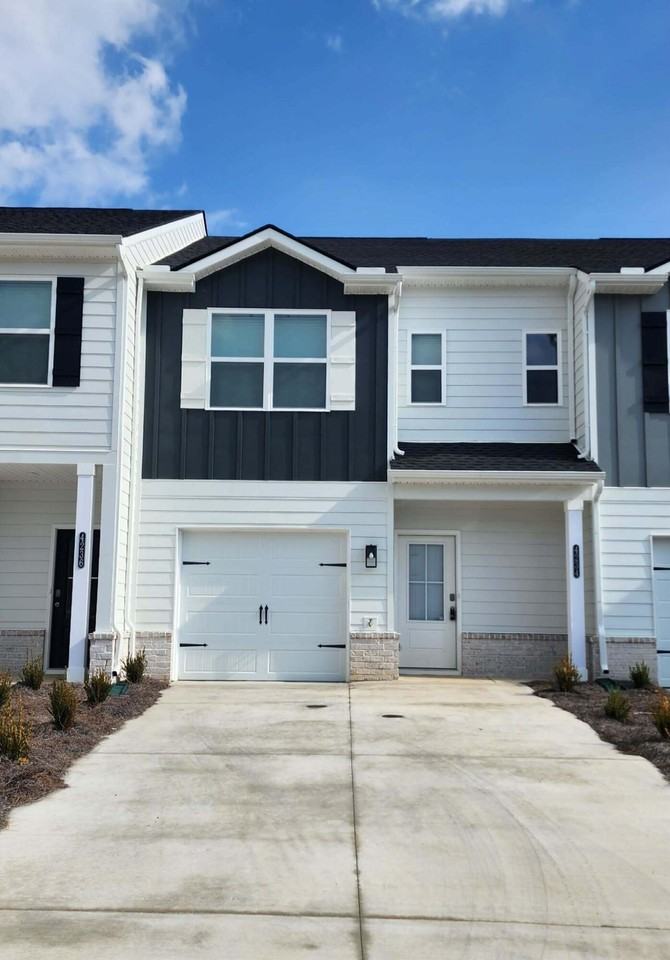 4234 Belcourt Ln Ne - Photo 3 of 31