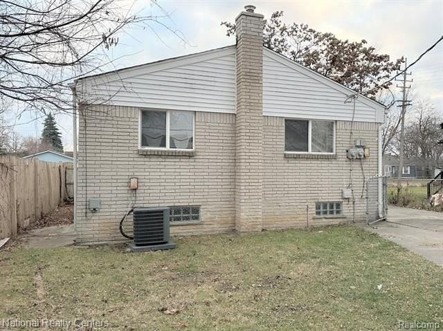 12401 Vernon Ave - Photo 4 of 18