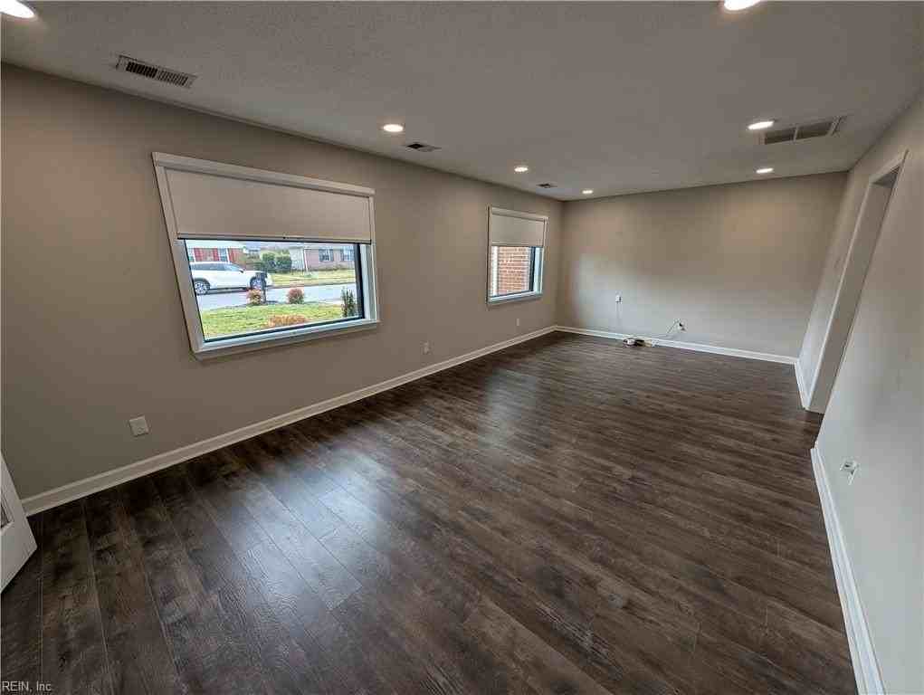 3120 Tournament Dr - Photo 5 of 27