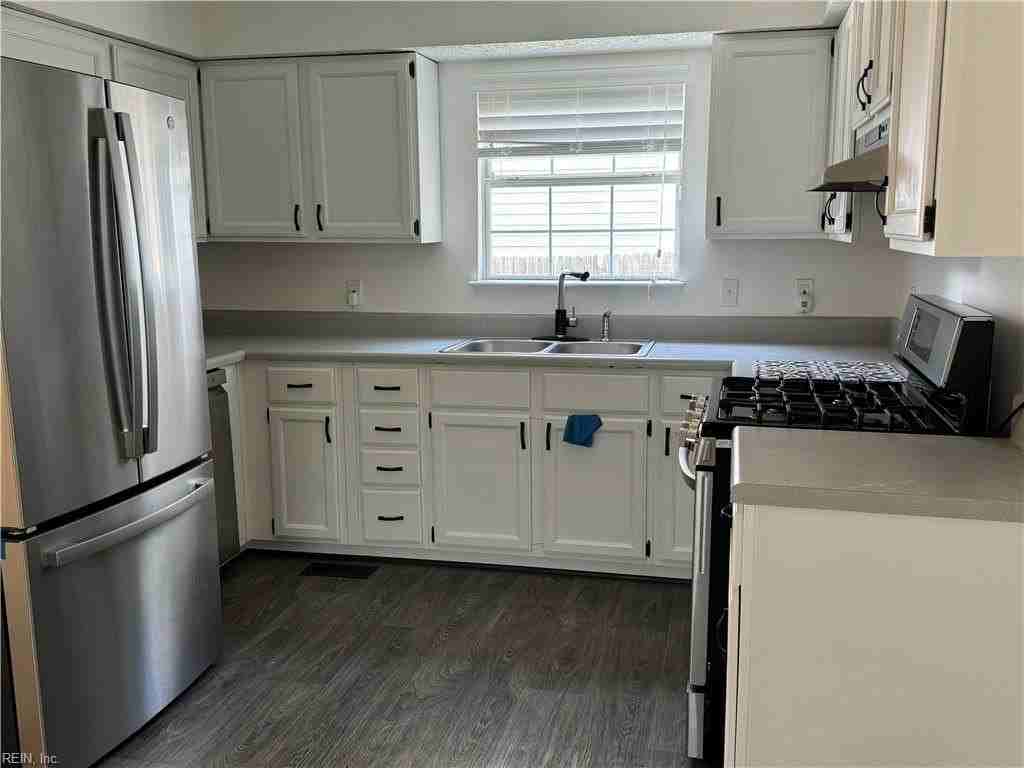 400 W 30th St - Photo 6 of 13