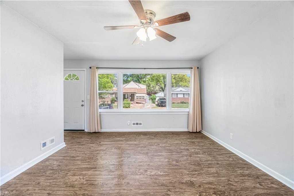 6419 Grimes Ave - Photo 5 of 34