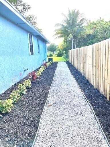 610 Se 2nd Ave #A - Photo 3 of 14