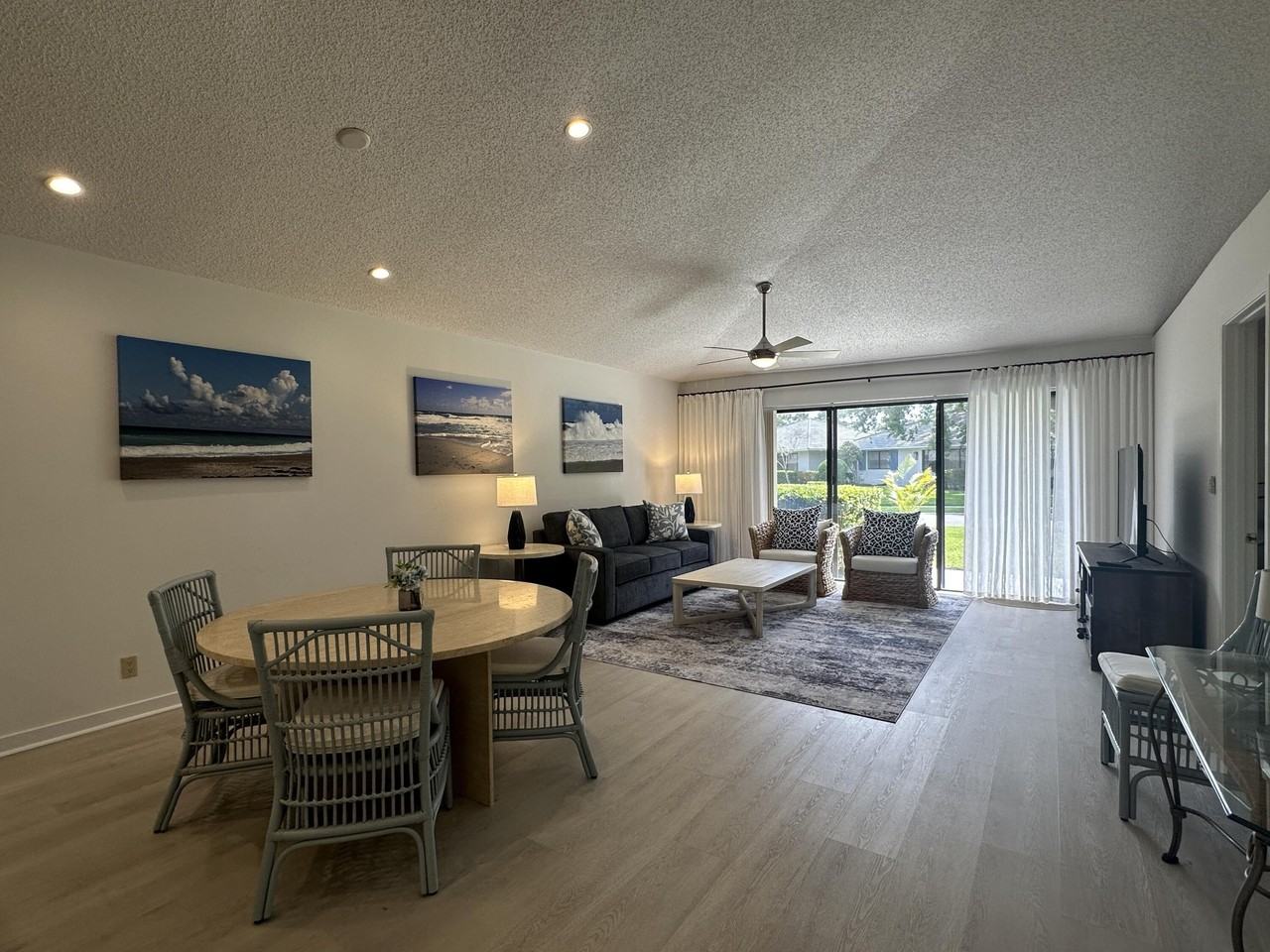 402 Club Dr - Photo 3 of 11