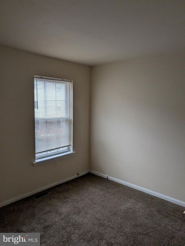 1106 Dutton Way - Photo 7 of 10