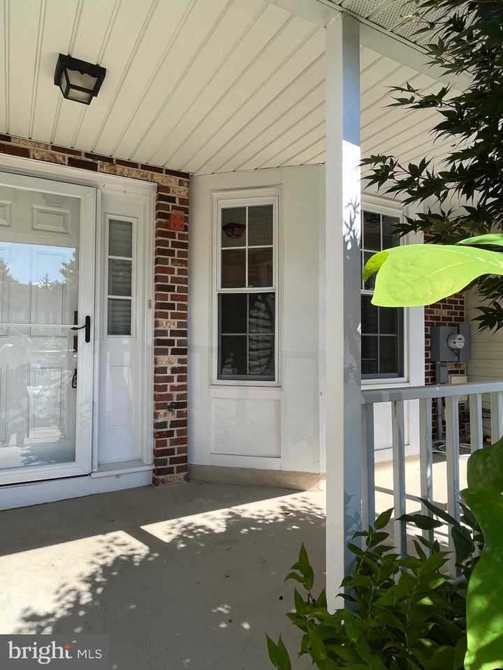 32 Wyckwood Ct - Photo 2 of 28