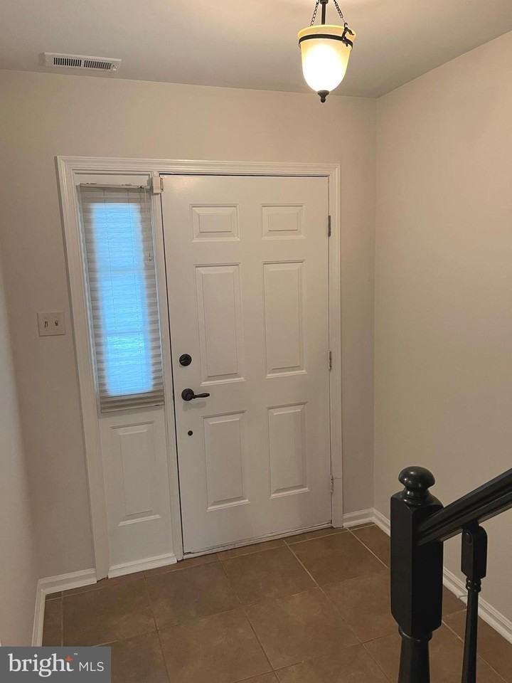 32 Wyckwood Ct - Photo 3 of 28