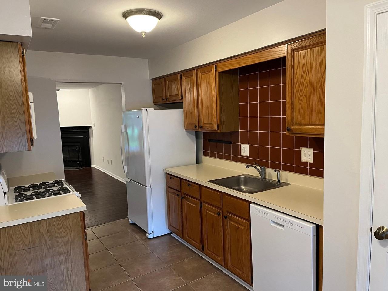 32 Wyckwood Ct - Photo 7 of 28