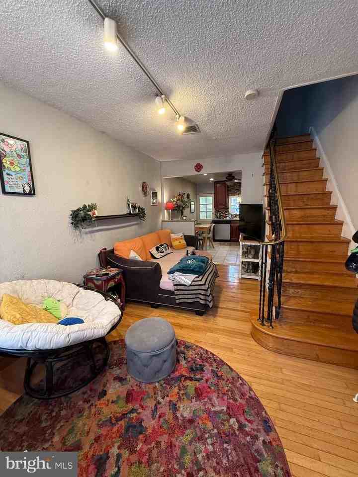 740 Saint Albans St - Photo 2 of 13