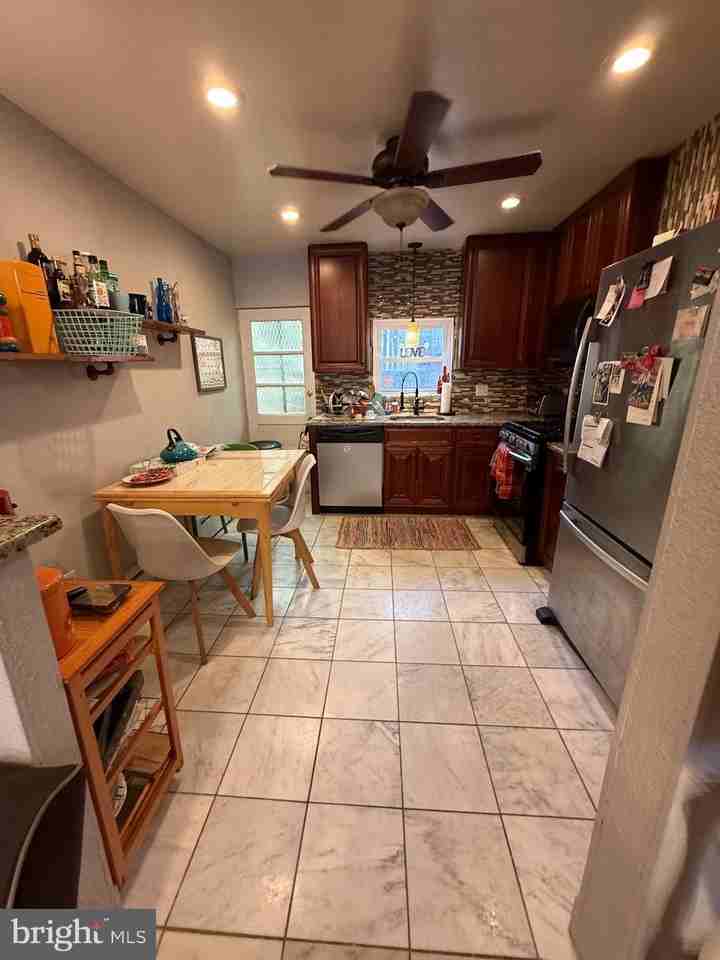 740 Saint Albans St - Photo 4 of 13