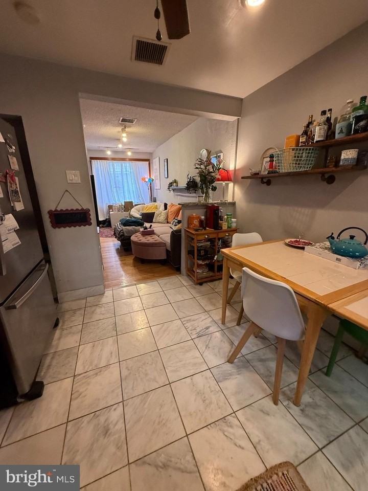 740 Saint Albans St - Photo 5 of 13