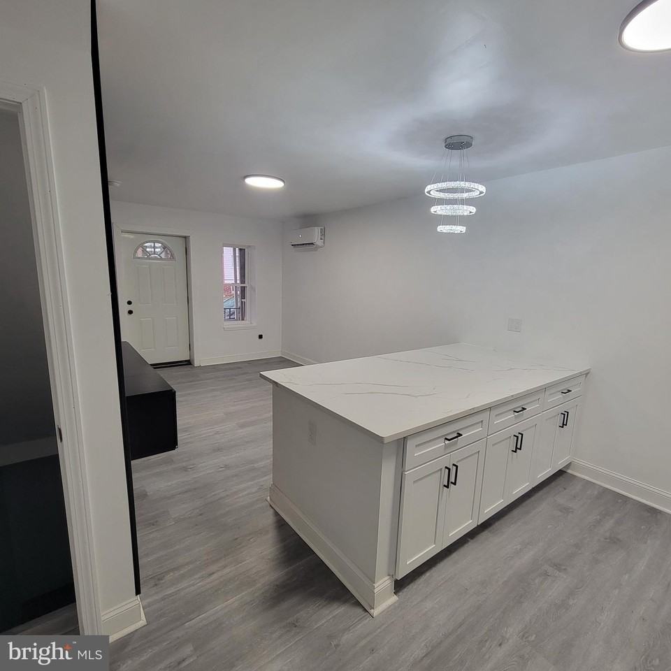 530 E Ashmead St - Photo 4 of 31