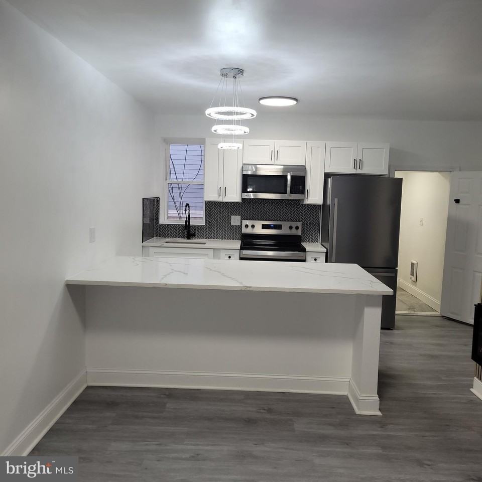 530 E Ashmead St - Photo 5 of 31