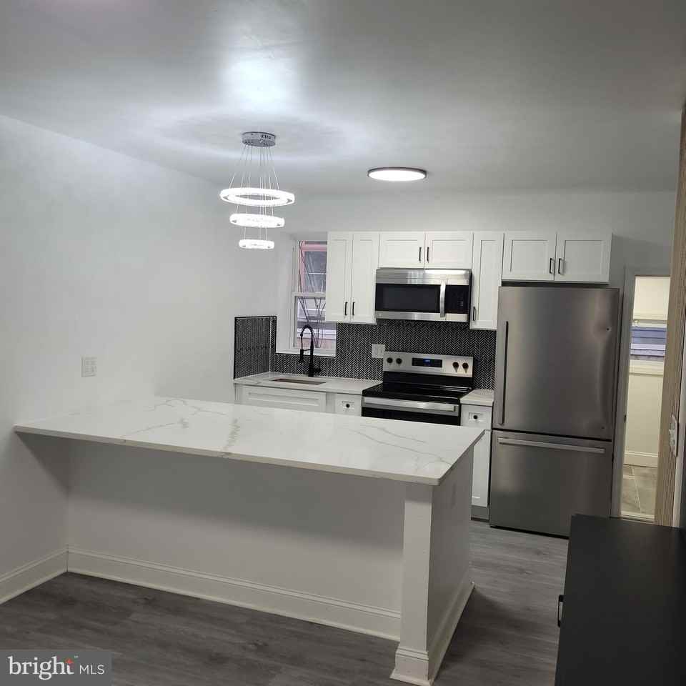 530 E Ashmead St - Photo 6 of 31